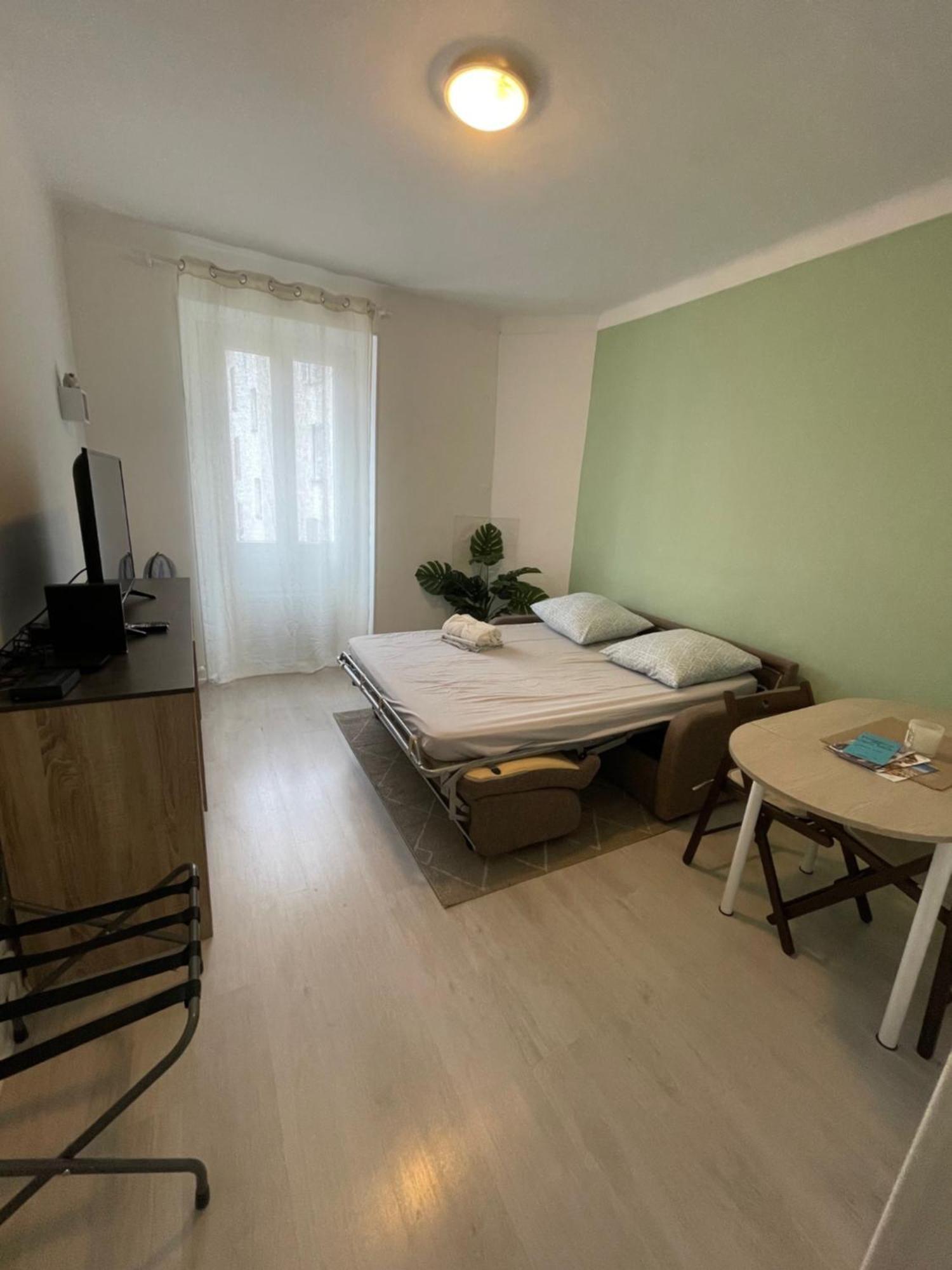 A 2 Pas Du Centre Apartment